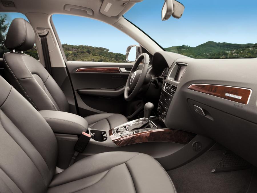 Интерьер Audi Q5 3.2 Quattro (8R) 2009 года  (NA) (фото 14 из 18)